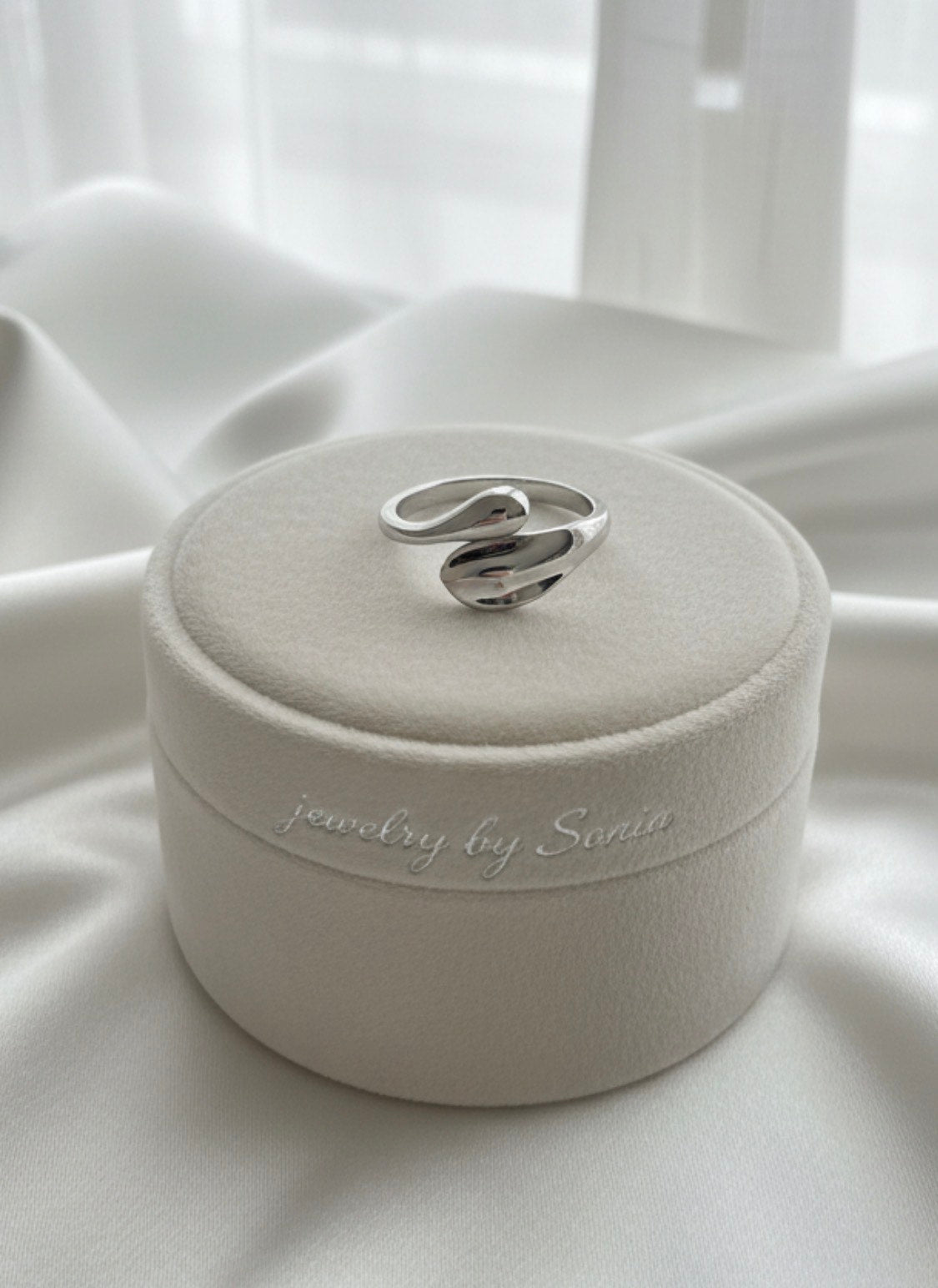 Bague vague fluide argentée