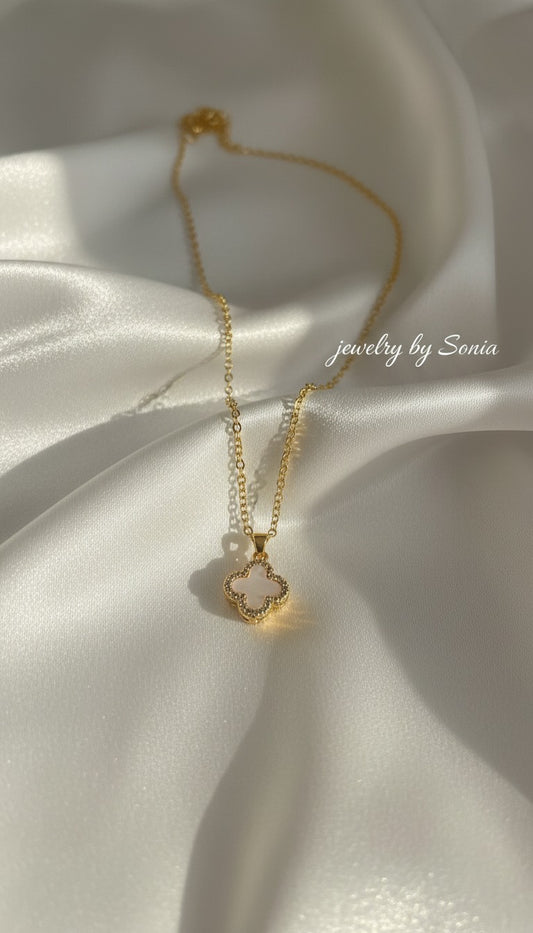 Collier Trèfle Nacré Doré – Plaqué Or