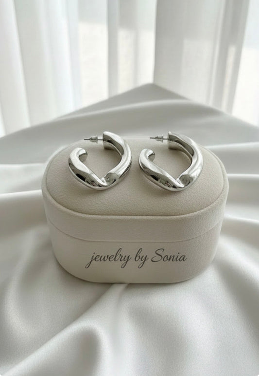 Boucles d’oreilles hoops coudées argentées